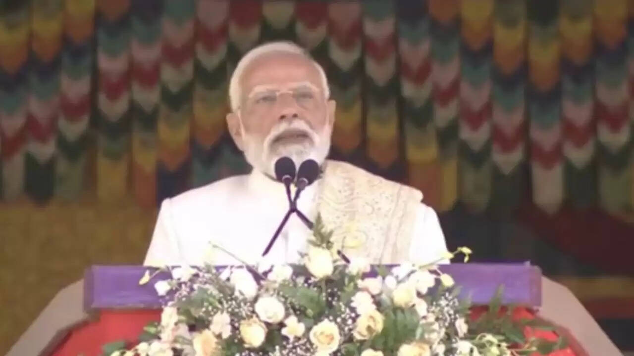 दिल्ली में कार बम धमाके के बाद पीएम मोदी का सख्त संदेश: दोषियों को नहीं बख्शा जाएगा