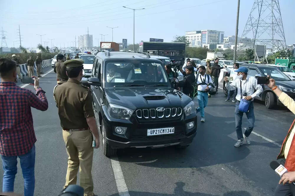 बरेली दौरे पर समाजवादी पार्टी के प्रतिनिधिमंडल को पुलिस ने रोका