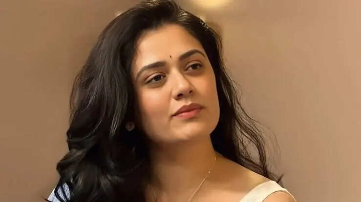 गिरिजा ओक का विवादास्पद बयान: भारतीय पुरुषों पर की टिप्पणी से मचा हंगामा