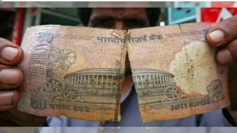 फटे नोटों को बदलने का सही तरीका: जानें बैंक के नियम
