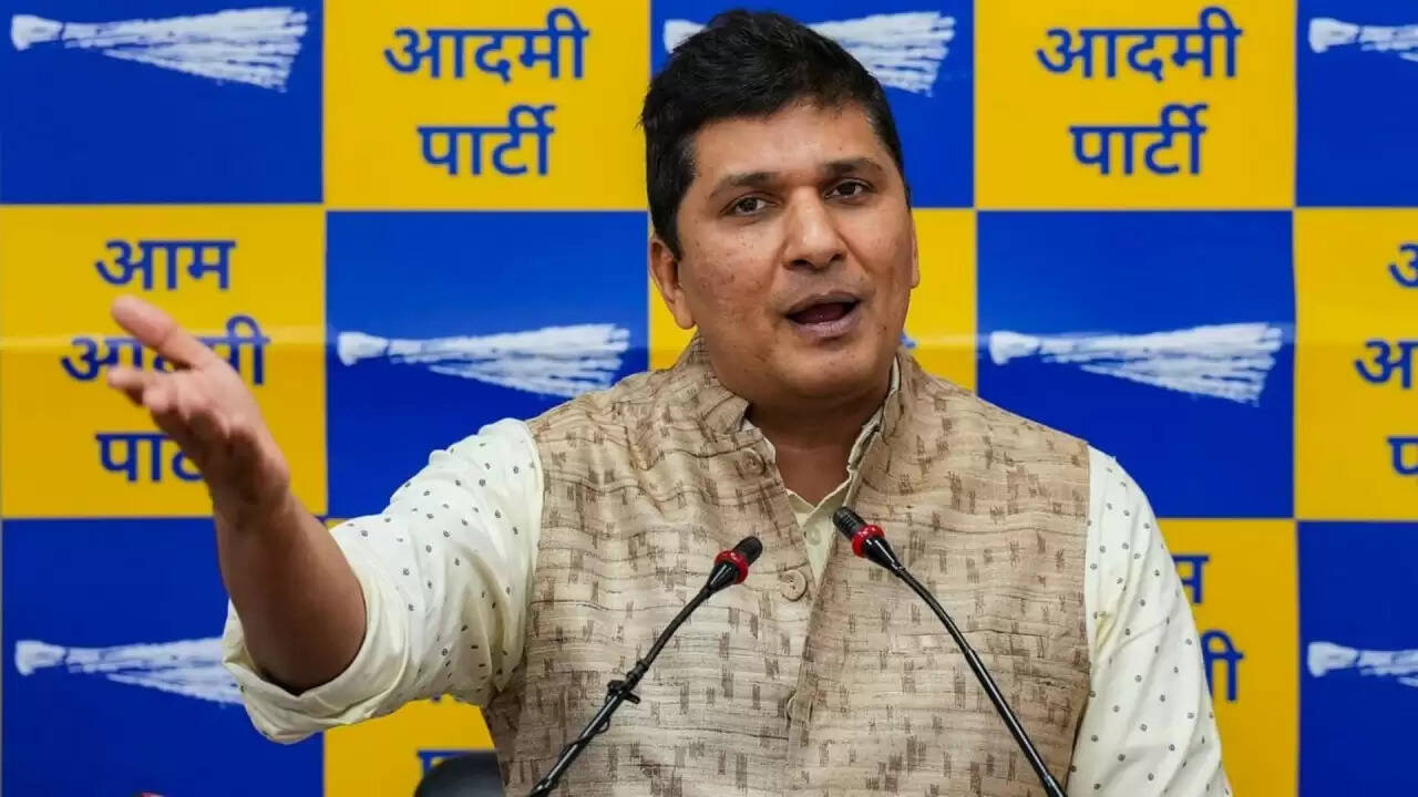 दिल्ली में स्कूल फीस बिल के खिलाफ पैरेंट्स का जोरदार प्रदर्शन, क्या है उनकी मांग?