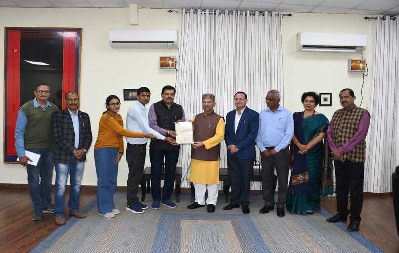 अनूपपुर: जनजातीय विवि के छात्रों ने जीएसटी के दाम जानने के लिए बनाया उपकरण, मिला पेटेंट