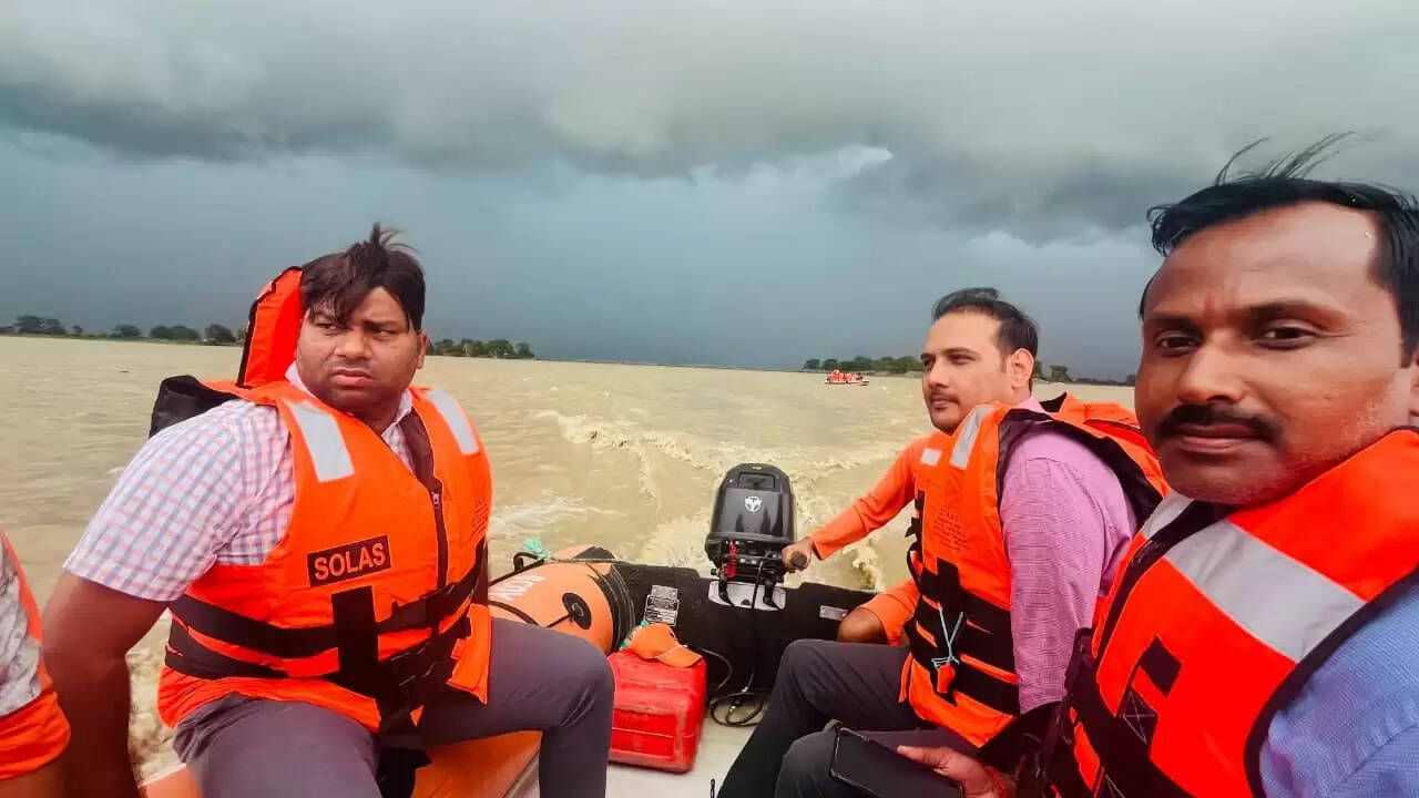 लखीमपुर खीरी में शारदा नदी का जलस्तर बढ़ा, बाढ़ की स्थिति गंभीर