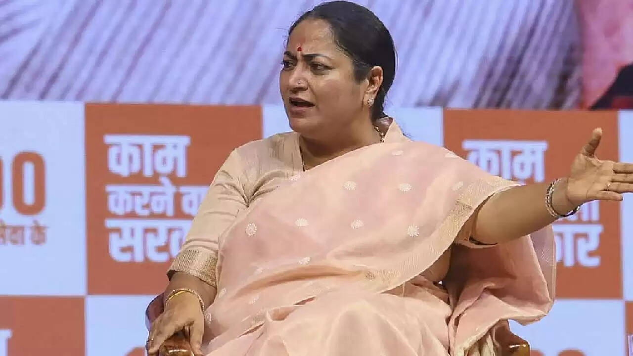 दिल्ली की मुख्यमंत्री ने 100 दिन की उपलब्धियों का किया बखान