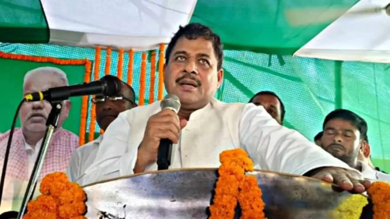 बिहार में जदयू सांसद के विवादास्पद बयान पर पार्टी की कार्रवाई