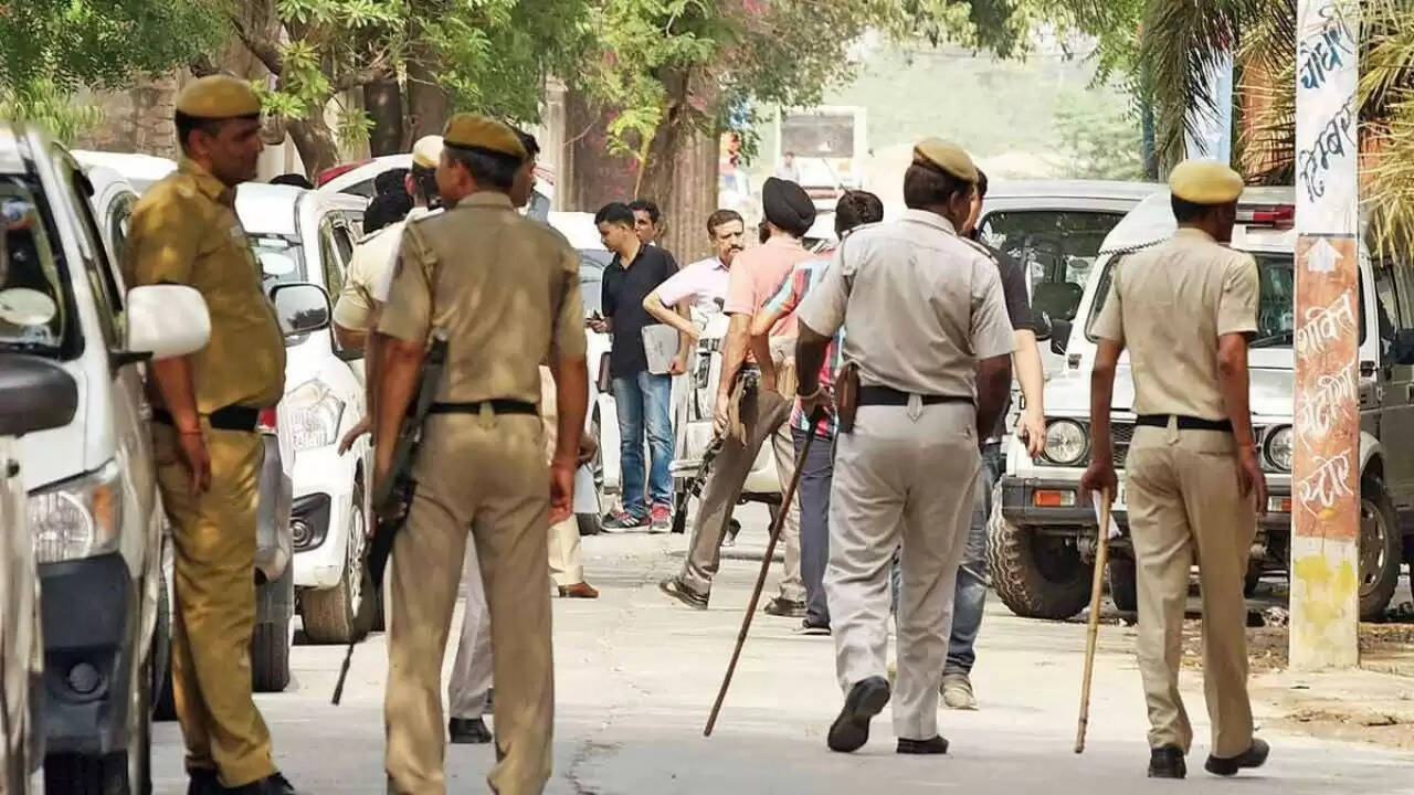 द्वारका में स्कूल को बम से उड़ाने की मिली धमकी