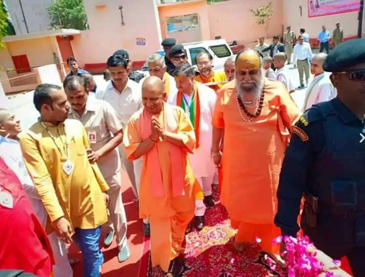योगी आदित्यनाथ ने गाजियाबाद में दूधेश्वरनाथ मंदिर में की पूजा, कांवड़ मेला तैयार