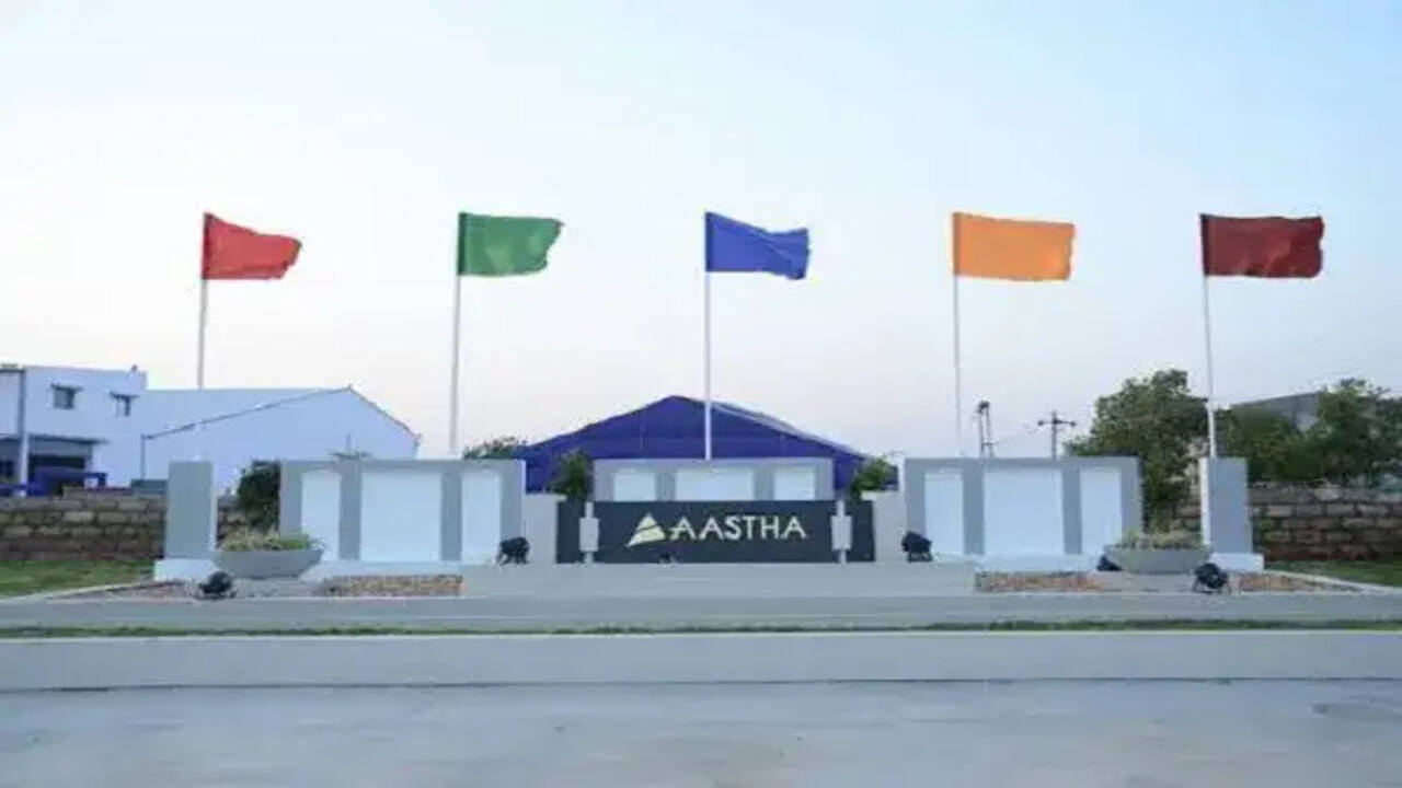 आस्था स्पिनटेक्स के शेयरों की कमजोर शुरुआत, इश्यू प्राइस से 4% नीचे