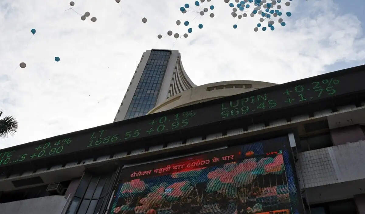 भारतीय शेयर बाजार में भारी गिरावट, निवेशकों में चिंता