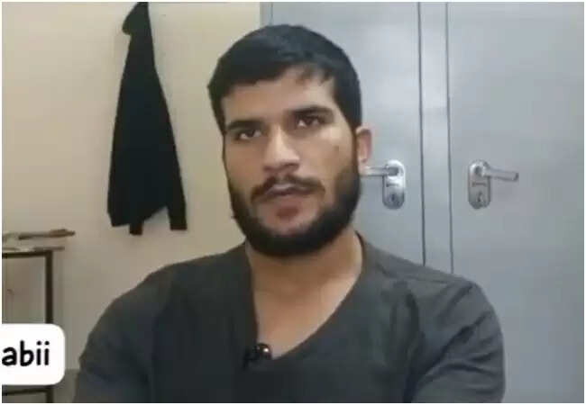 आतंकी उमर नबी का नया वीडियो: सुसाइड बमबारी को सही ठहराने की कोशिश