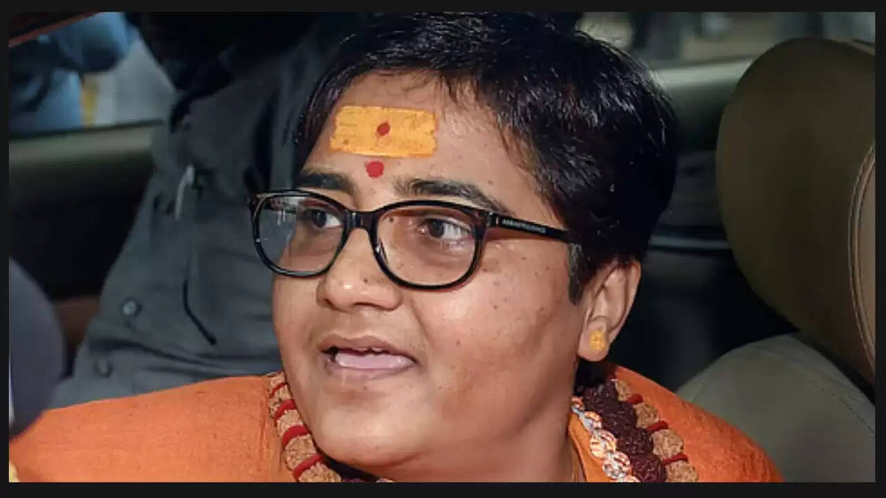 प्रज्ञा ठाकुर का विवादित बयान: बेटियों को गैर-हिंदुओं के घर जाने से रोकने की अपील