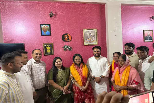 तान्या सिंह की UPSC परीक्षा में सफलता से न्यू अशोक नगर में खुशी का माहौल