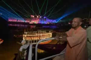 काशी में भव्य देव दीपावली उत्सव का आयोजन