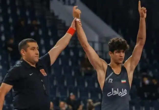 ईरान में 19 वर्षीय रेसलर की फांसी: विरोध प्रदर्शनों का गंभीर परिणाम