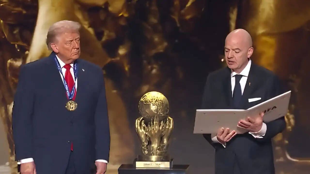 क्या FIFA ने ट्रंप को शांति पुरस्कार देकर राजनीतिक तटस्थता को खतरे में डाला?