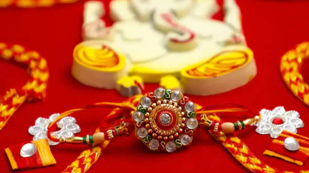 रक्षा बंधन 2025: जानें शुभ मुहूर्त और आवश्यक सामग्री