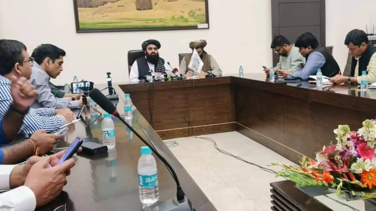दिल्ली में अफगान विदेश मंत्री की प्रेस कॉन्फ्रेंस पर विवाद
