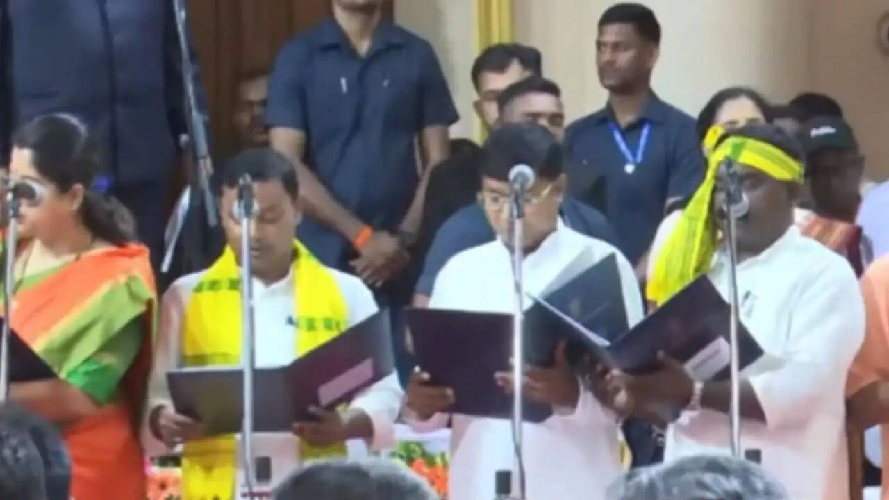 पश्चिम बंगाल में शुभेंदु अधिकारी की नई कैबिनेट में तृणमूल कांग्रेस के कई नेता शामिल