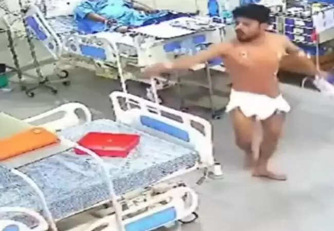 रतलाम में अस्पताल प्रबंधन पर गंभीर आरोप, कोमा में बताकर पैसे ऐंठने का मामला