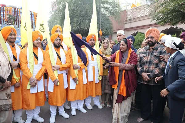 दिल्ली में शहीदी दिवस पर 'हिंद की चादर' ध्वज यात्रा का आयोजन