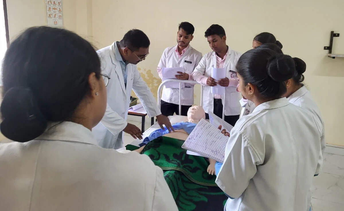 भारत में डॉक्टरों की कमी: स्वास्थ्य मंत्री ने दी जानकारी