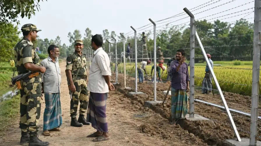 पश्चिम बंगाल में बांग्लादेश सीमा पर बाड़बंदी का मुद्दा: घुसपैठ और सुरक्षा चिंताएँ