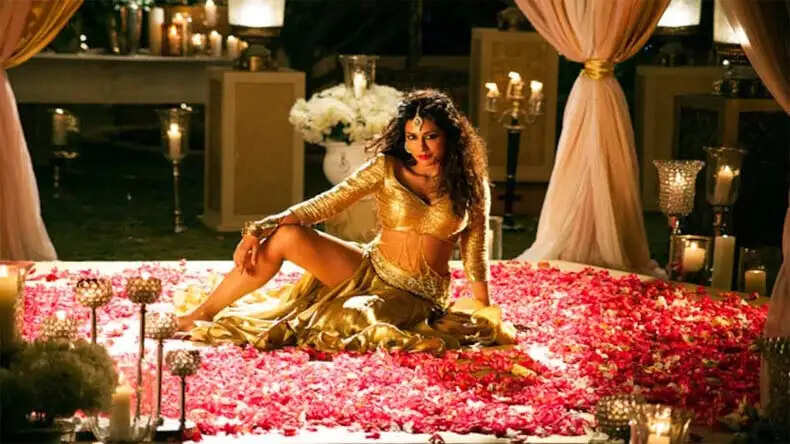 बॉलीवुड के विवादास्पद गाने: डबल मिनिंग लिरिक्स पर उठे सवाल