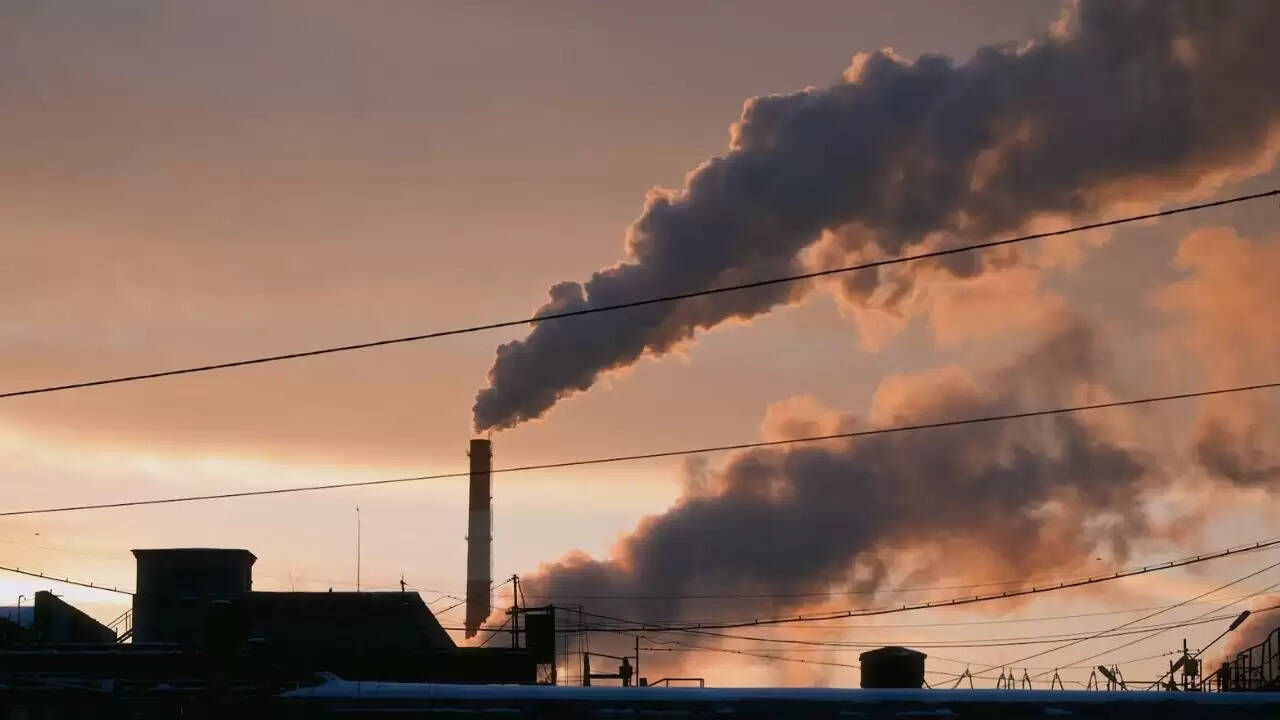 2024 में CO2 स्तरों में अभूतपूर्व वृद्धि: जलवायु संकट की चेतावनी