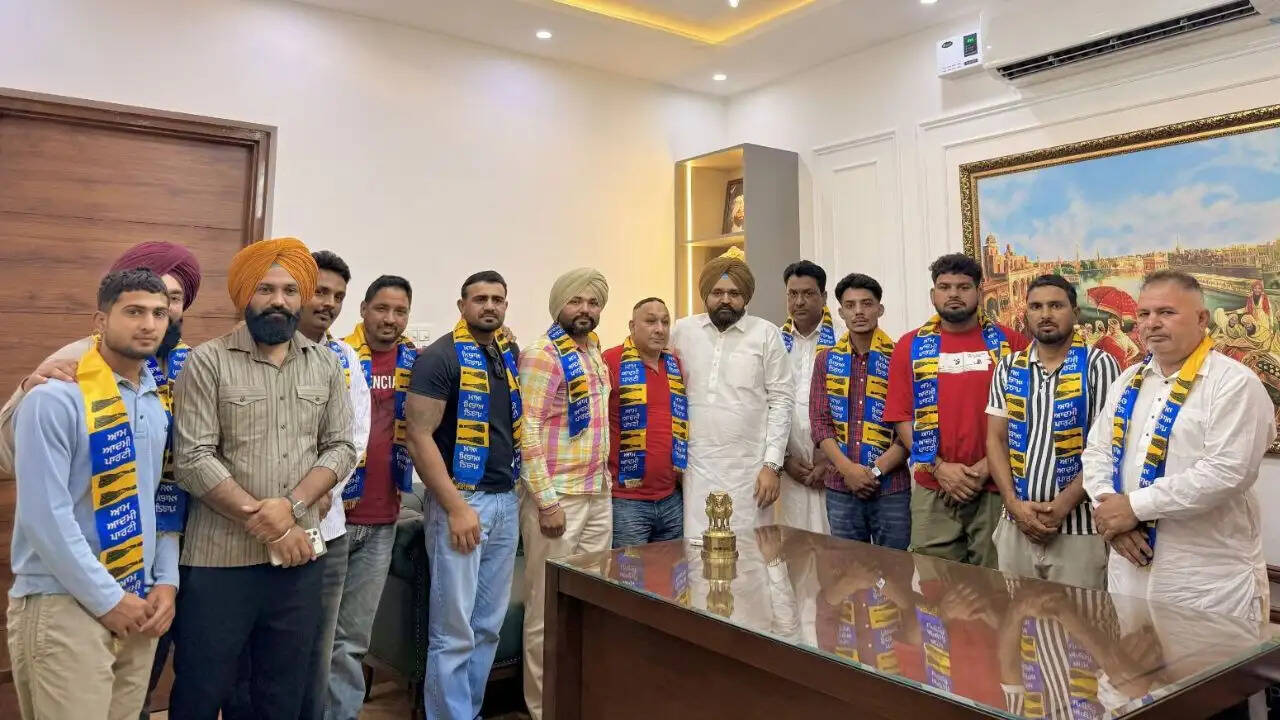 कबड्डी के सितारे किंदा बिहारीपुरिया ने आम आदमी पार्टी में ली एंट्री, जानें और कौन शामिल हुआ