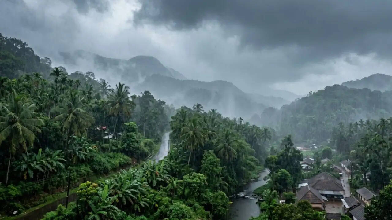 केरल में मॉनसून की दस्तक: भारी बारिश और येलो अलर्ट जारी