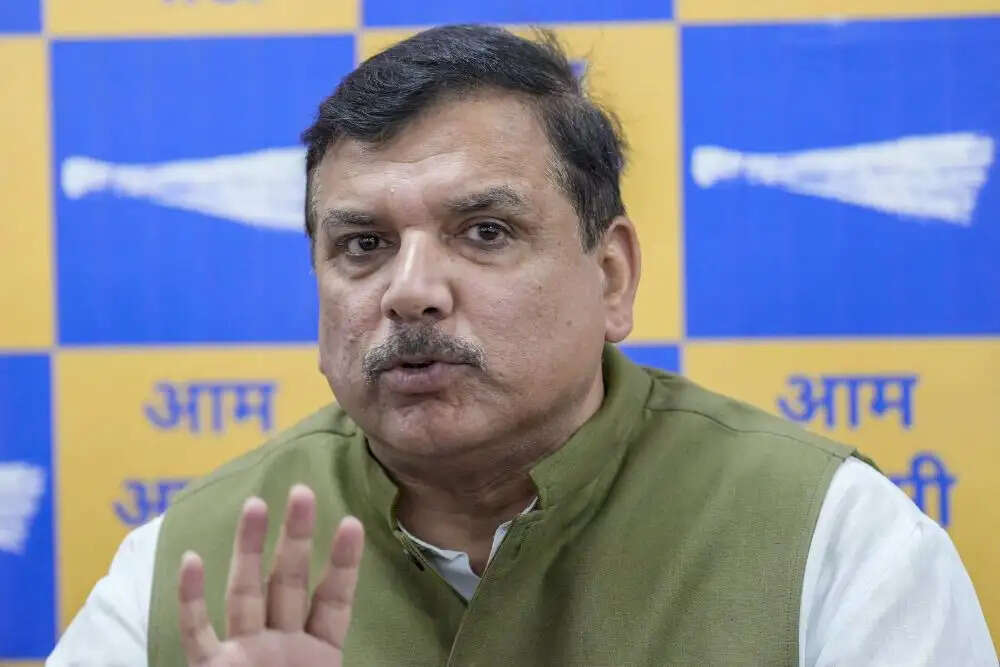 संजय सिंह ने उप राष्ट्रपति से की सांसदों की अयोग्यता की मांग