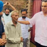बरसात में कच्चे घरों की दुर्दशा: प्रशासन की अनदेखी से प्रभावित गरीब परिवार