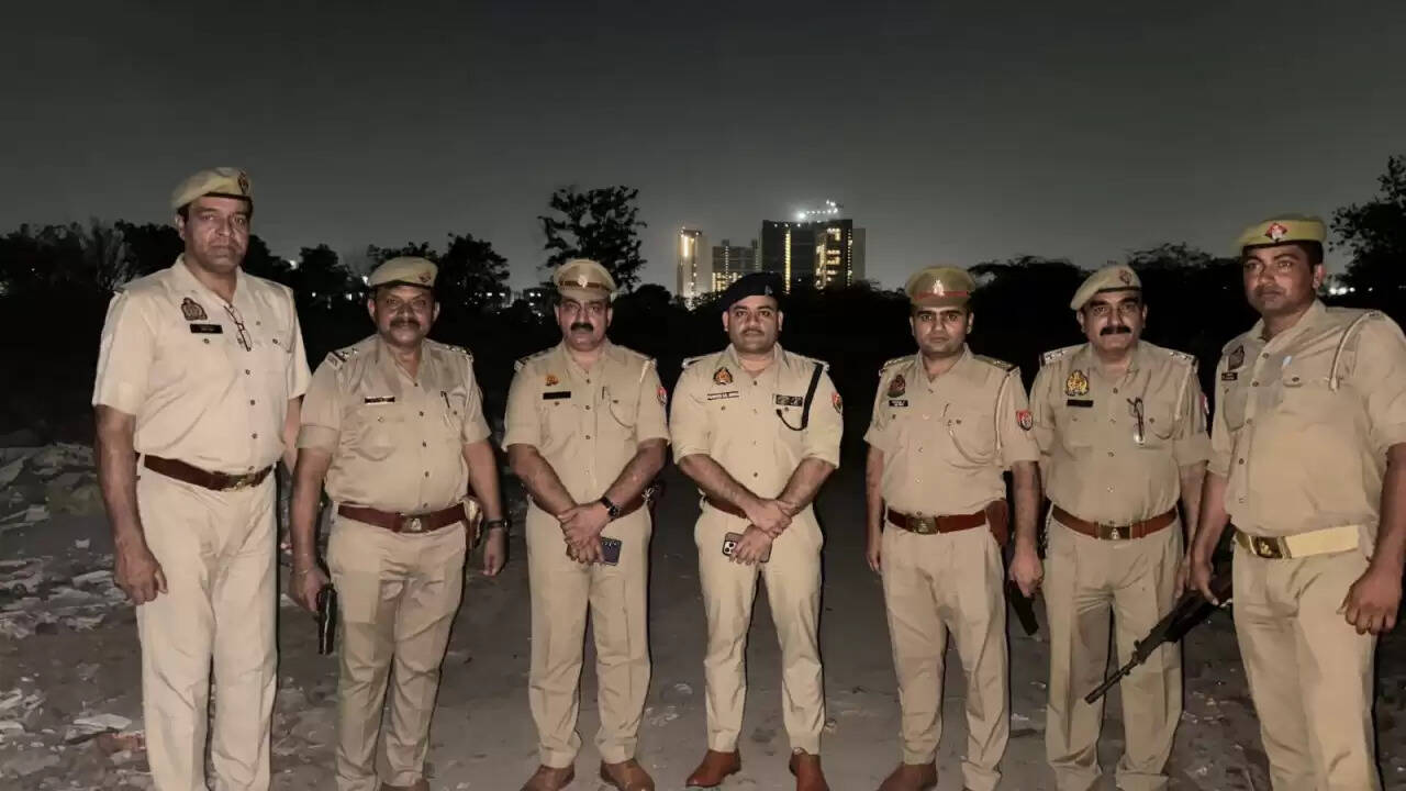 नोएडा में पुलिस और बदमाशों के बीच मुठभेड़: दो गिरफ्तार, कई राज खुलने की उम्मीद
