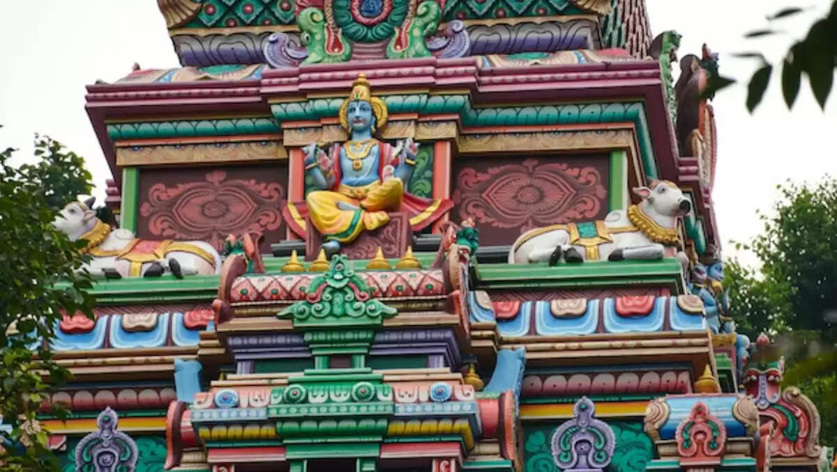 ऋषिकेश के प्रमुख मंदिर: भक्ति और शांति का अनुभव