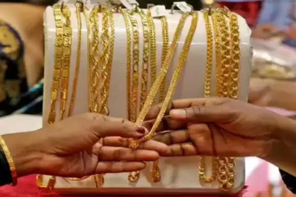 सोने और चांदी की कीमतों में रिकॉर्ड वृद्धि, निवेशकों का रुख सुरक्षित विकल्पों की ओर