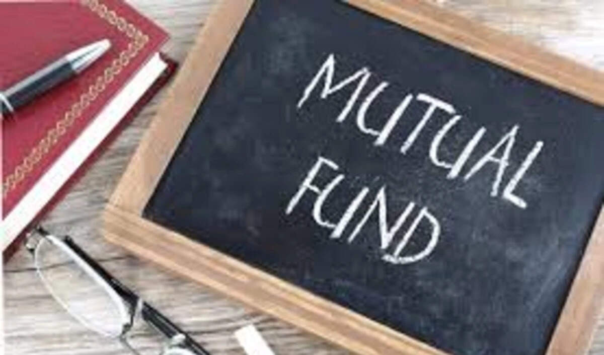 अक्टूबर में शेयर बाजार में मजबूती के बावजूद म्यूचुअल फंड में निवेश में कमी