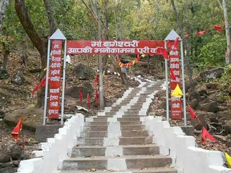 कुदरगढ़ की दिव्य गाथा: जहां देवी दुर्गा ने किया था असुरों का संहार, आज भी गूंजती है आस्था की घंटियां