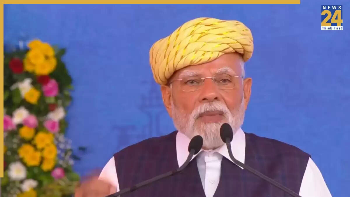 प्रधानमंत्री मोदी ने भावनगर में 34,200 करोड़ के विकास परियोजनाओं का शिलान्यास किया