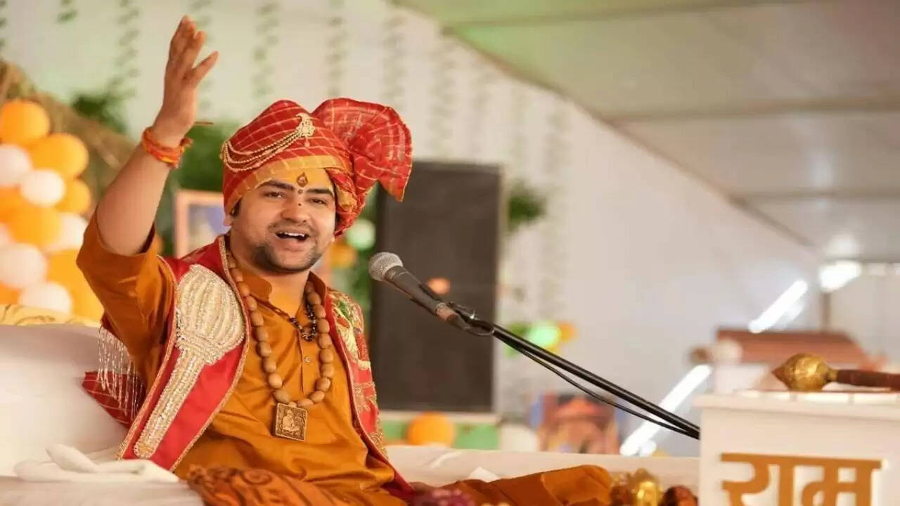आगरा में बाबा बागेश्वर धीरेंद्र शास्त्री की धर्मसभा रद्द: जानें क्या हुआ?
