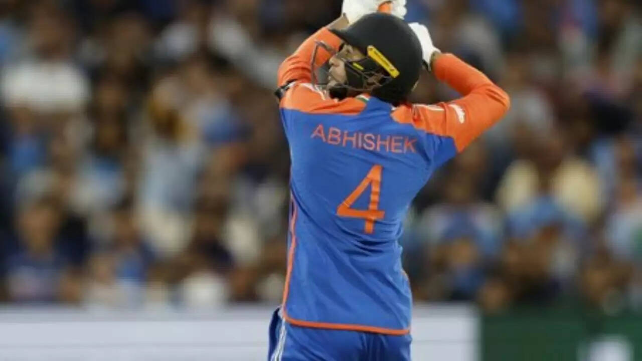 अभिषेक शर्मा की शानदार पारी से भारत ने ऑस्ट्रेलिया को दिया 126 रन का लक्ष्य