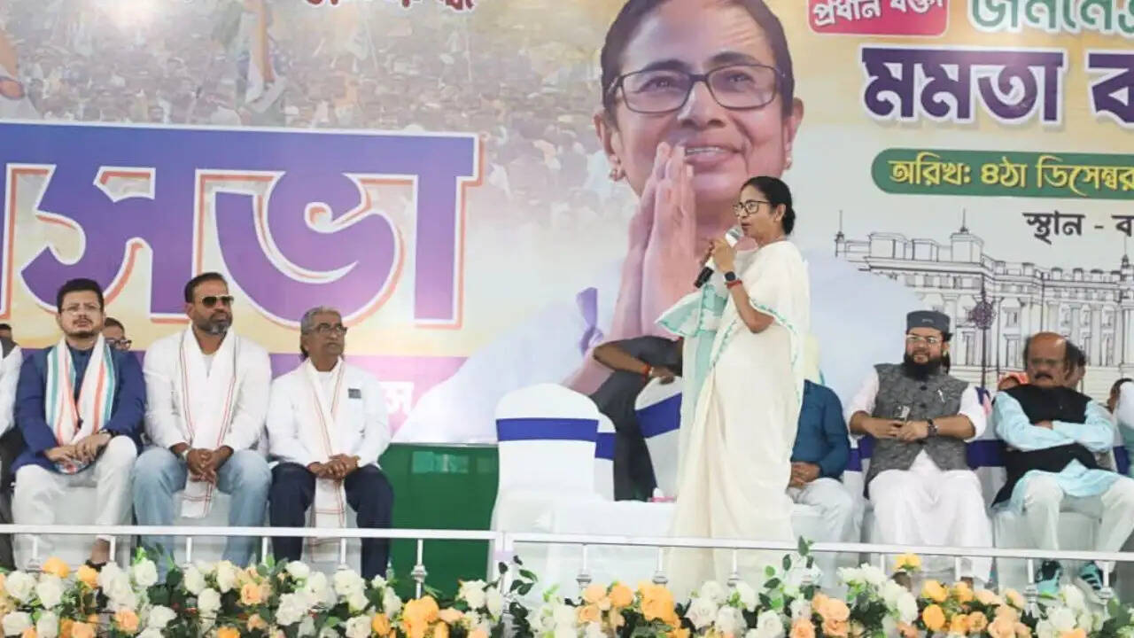 क्या ममता बनर्जी खुद बहरामपुर से चुनाव लड़कर टीएमसी को बचाएंगी?