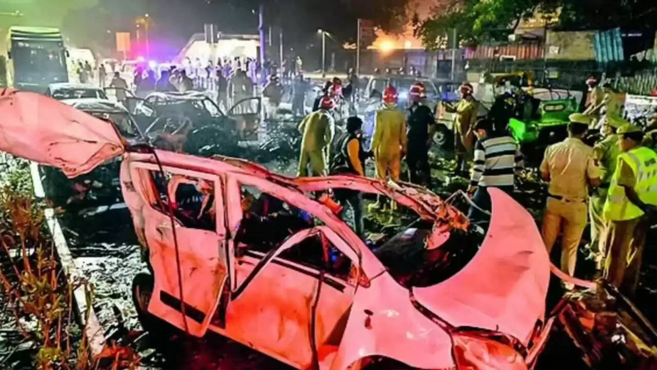 दिल्ली में हुंडई i20 कार में विस्फोट: क्या है पुलवामा कनेक्शन?