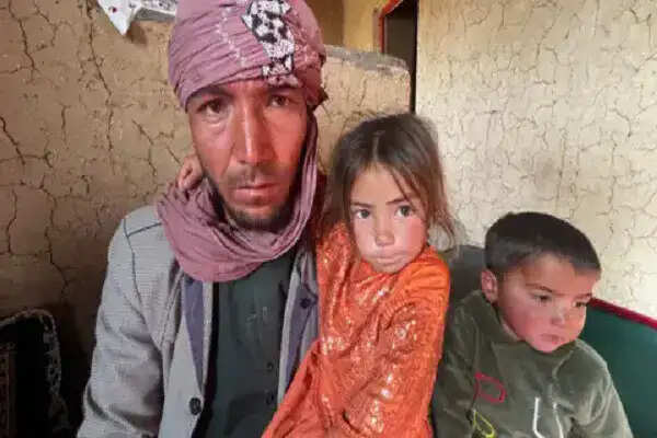 अफगानिस्तान में मानवीय संकट: परिवारों को बच्चों को बेचने पर मजबूर होना पड़ रहा है