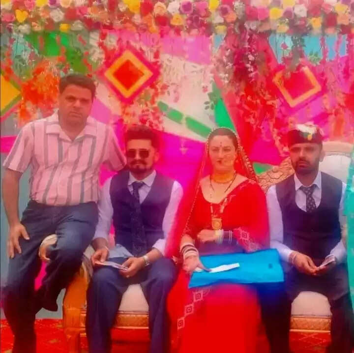 शिलाई क्षेत्र में जोड़ीदार प्रथा आज भी बरकरार, दो सगे भाइयों ने लाई एक दुल्हन