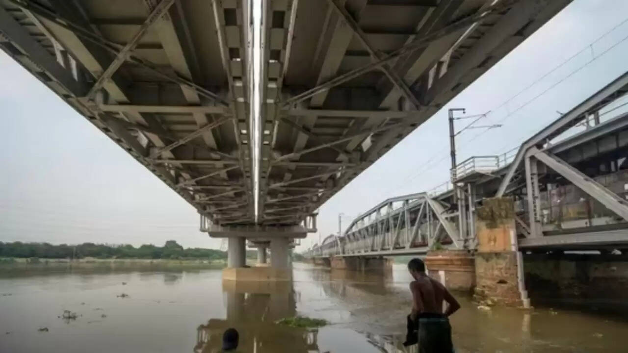 दिल्ली और उत्तर प्रदेश में बाढ़ का खतरा: यमुना का जलस्तर बढ़ रहा है