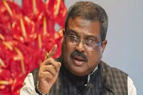 केंद्रीय शिक्षा मंत्री ने CBSE OSM विवाद पर दी स्पष्टता, जिम्मेदारी लेने का किया आश्वासन
