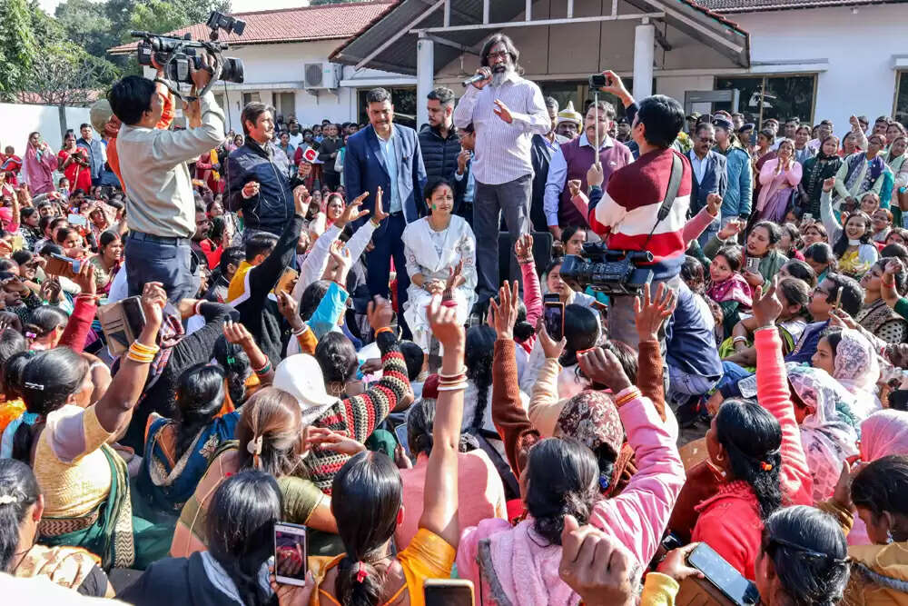 महिला सम्मान योजना: राज्यों की परेशानियाँ और झारखंड की स्थिति