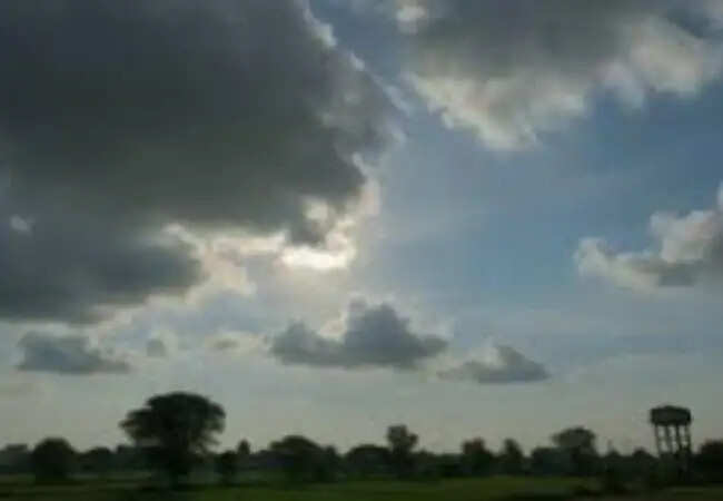 उत्तर प्रदेश में मौसम में बदलाव, तेज हवाओं के साथ बारिश