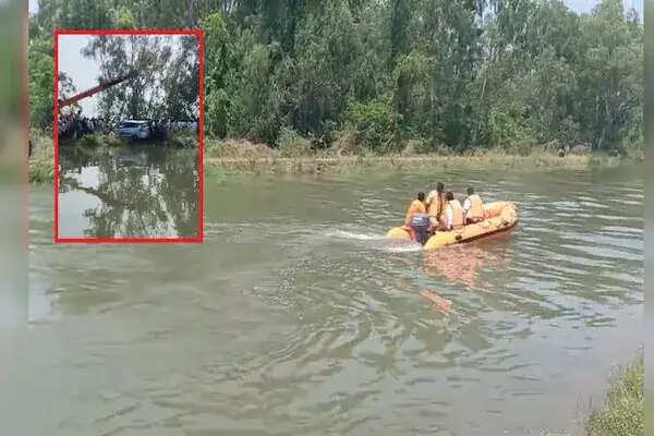 पंढरपुर में कार दुर्घटना: तेज रफ्तार से नहर में गिरी, तीन की मौत