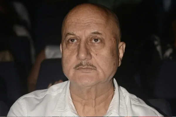 अनुपम खेर ने एयर इंडिया विमान हादसे पर जताया शोक